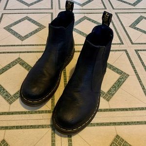 Black Doc Martens 2976 SLIP RESISTANT CHELSEA BOOT